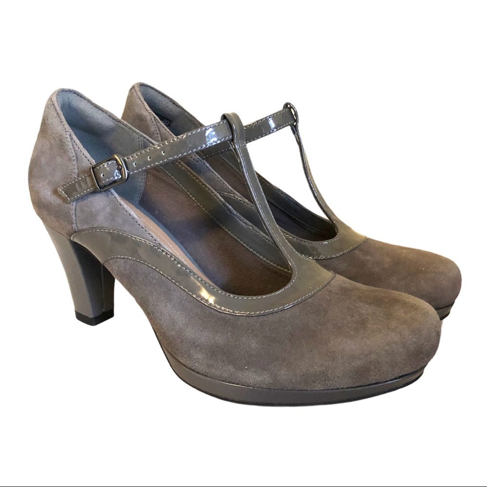 Never Worn Clarks Artisan Chorus Suede Heels